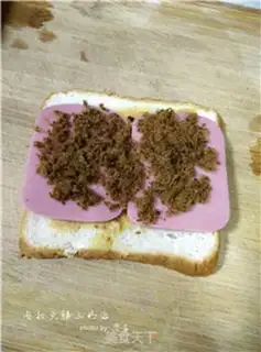 Make Meat and ham sandwich step 3