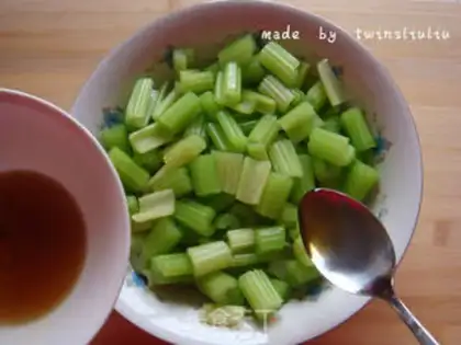 Make Celery with peanuts step 9