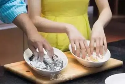 Make Peanut sesame potatoes step 1