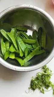 Make Garlic Dutch beans step 0