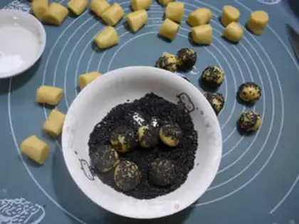 Make Black Sesame smiles step 7