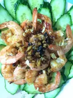 Make Fried garlic shrimp step 1