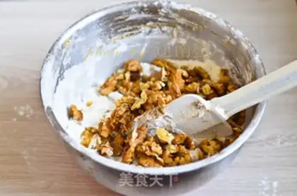 Make walnut red sugar cookies step 3