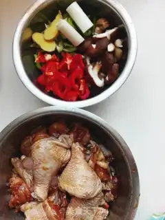 Make Yellow chicken step 1