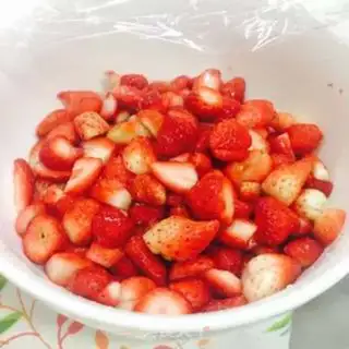 Make Strawberry jam step 1