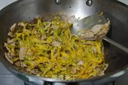 Make Scrawny and yellow florist step 5