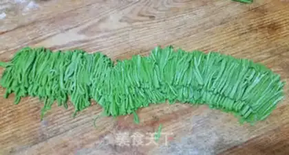 Make Emerald hand noodles step 6