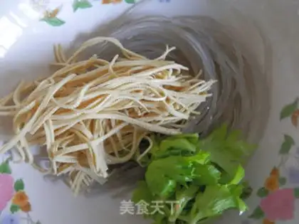 Make Sour bean silk soup step 1