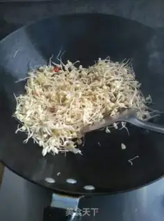 Make The green bean sprouts step 4