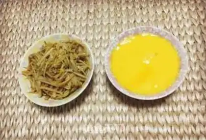 Make Scrambled duck eggs step 1