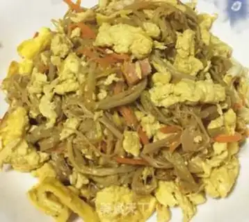 Make Scrambled duck eggs step 2