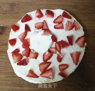 Make Strawberry naked cake step 5