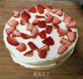 Make Strawberry naked cake step 7