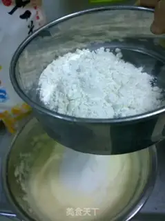 Make Katie cat sponge cake step 3