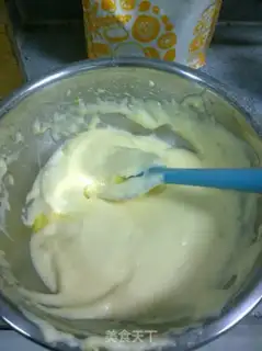 Make Katie cat sponge cake step 5