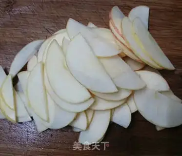 Make Apple roses step 1