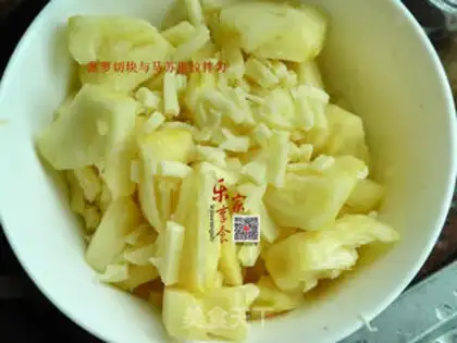 Make Pineapple pizza step 1