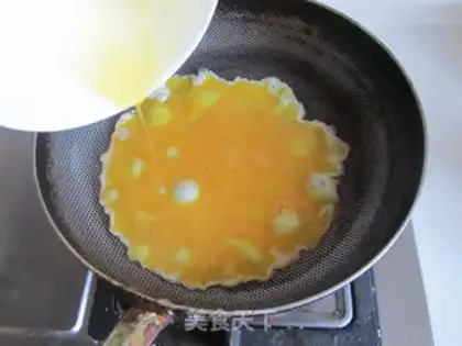 Make Tomatoes, mushrooms, eggs step 2