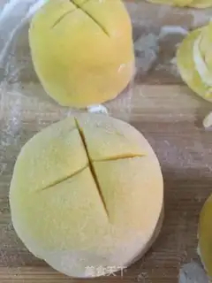 Make Straw hat pumpkin buns step 9