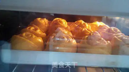 Make Pumpkin rose bread step 23