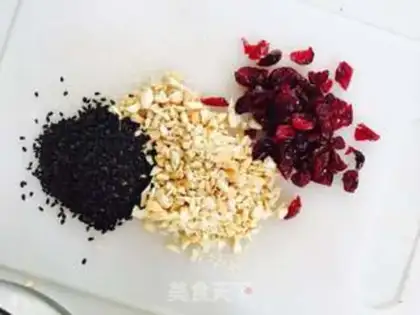 Make Sesame sauce, fruit and soup step 1