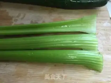 Make Celery cucumber apple juice step 0