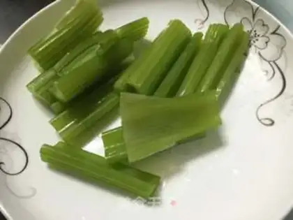 Make Celery cucumber apple juice step 2