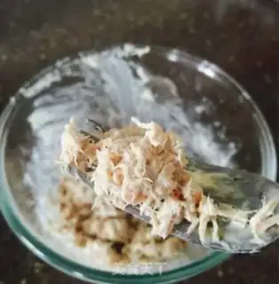 Make Tuna sandwich step 3
