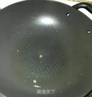 Make Onion fried eggs step 1