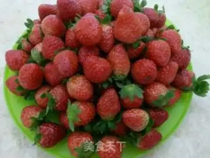 Make Sweet strawberry sauce step 1