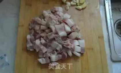 Make Red sugar, red meat step 1