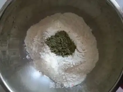 Make Christmas tree buns step 1