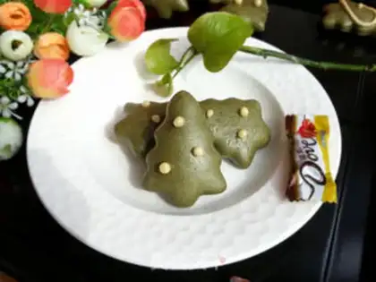 Make Christmas tree buns step 9