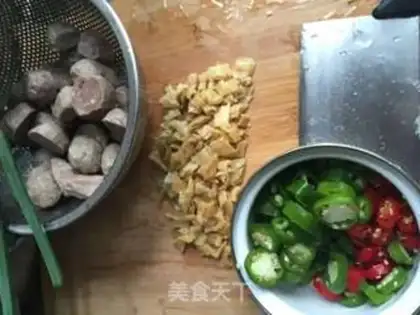 Make White pepper fried meatballs step 1