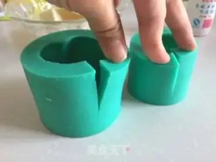 Make White chocolate peaches step 1