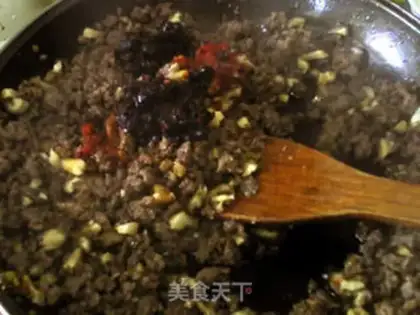 Make Spicy mushroom beef sauce step 11