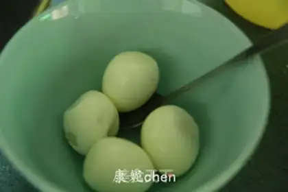 Make Eggs, sandwich step 1
