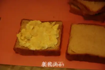 Make Eggs, sandwich step 3