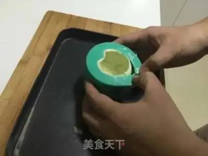 Make White chocolate peaches step 10
