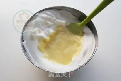Make Flamingo cream roll step 8