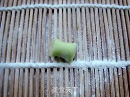 Make Emerald Cat noodles step 8