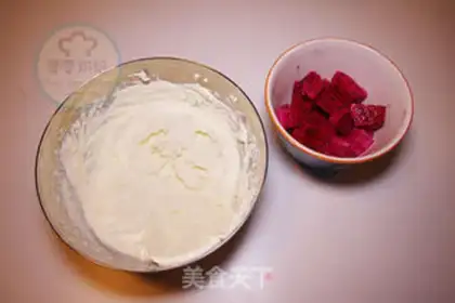 Make Flamingo cream roll step 12