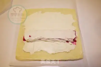 Make Flamingo cream roll step 13