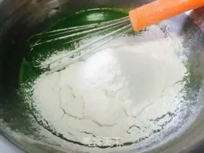 Make Sakura with tea and cake rolls step 5