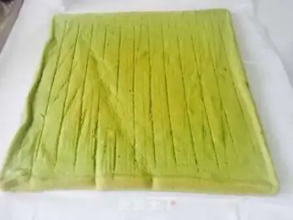 Make Sakura with tea and cake rolls step 14
