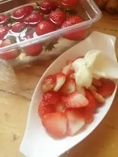 Make Strawberry salad step 1