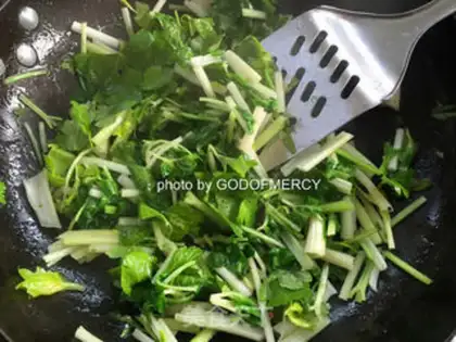 Make Celery and fried meat step 5
