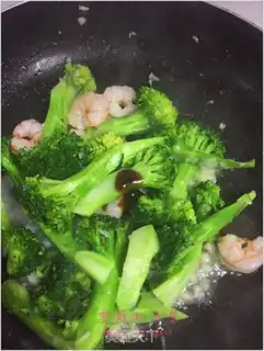 Make Garlic shrimp broccoli step 6