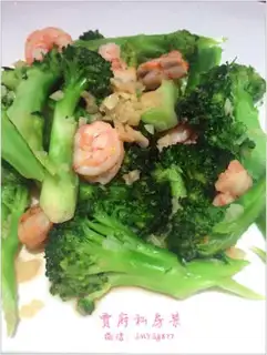 Make Garlic shrimp broccoli step 8