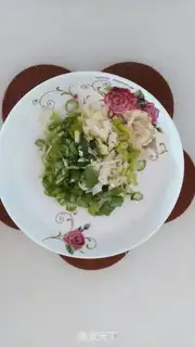 Make Onions, fried eggs step 1